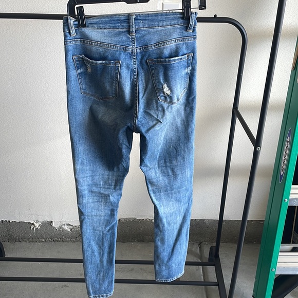 Fashion Nova jeans. Size 2 - Picture 3 of 3